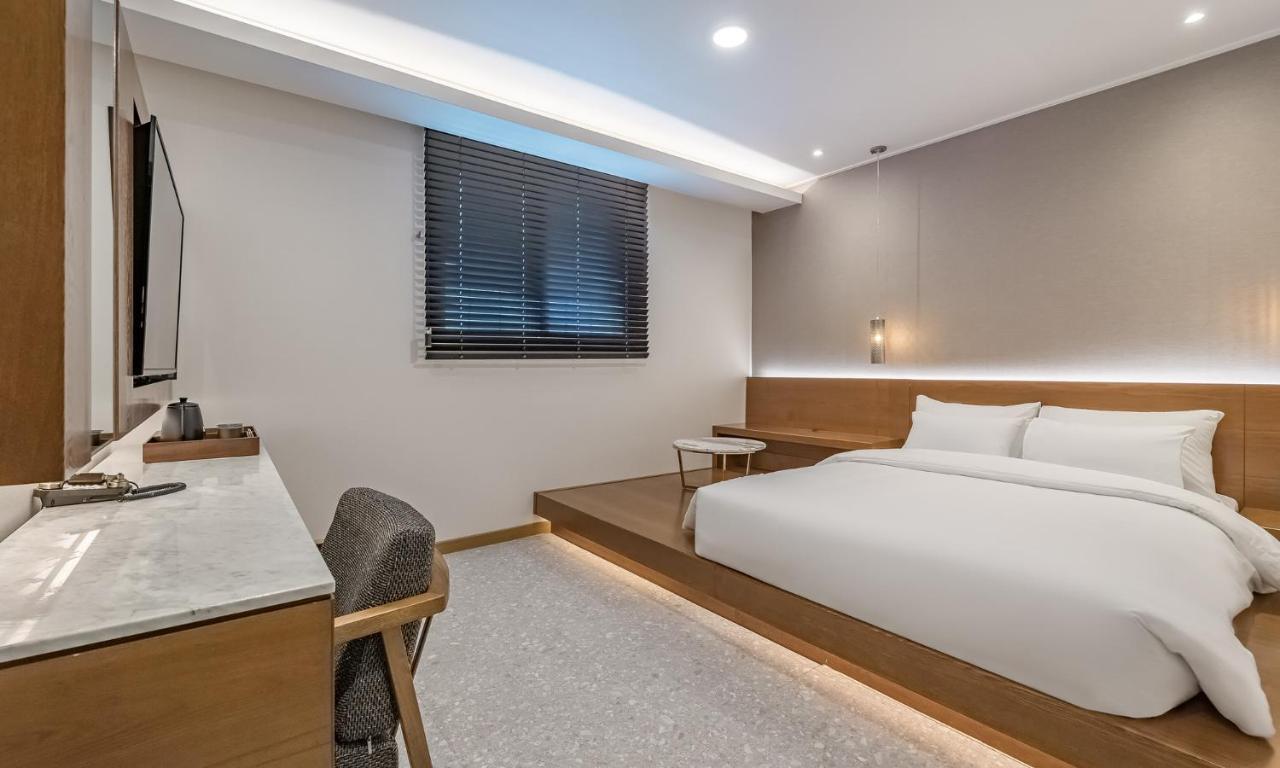 Stubborn Hotel Geoje Exterior foto